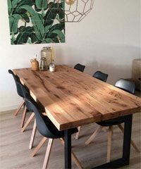 trepezarijski sto u stilu industrijskog dizajna moze da se uklopi u svaki prostor lep i masivan trepezarijski sto za dnevnu sobu u industrijskom dizajnu u kombinaviji drvo metal tj furnirano drvo i metal